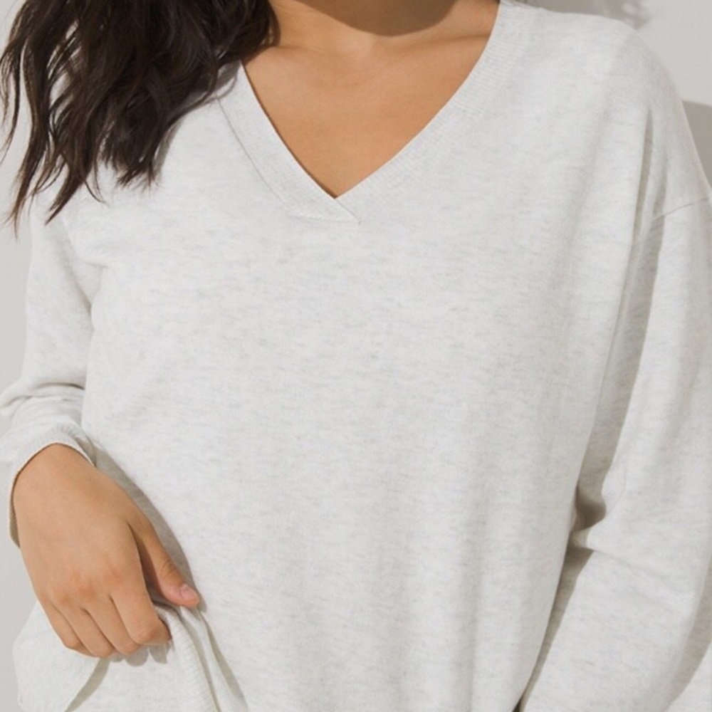 Women's V-Neck Sweater - White